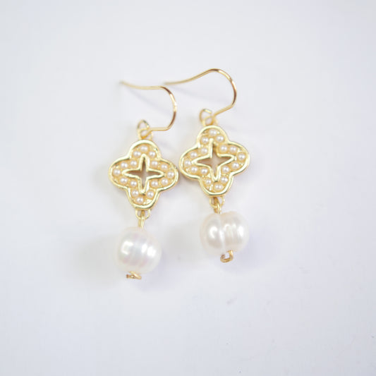 E71616 Boucles d'oreilles Perle blanche - Karine Sultan - Karine Sultan